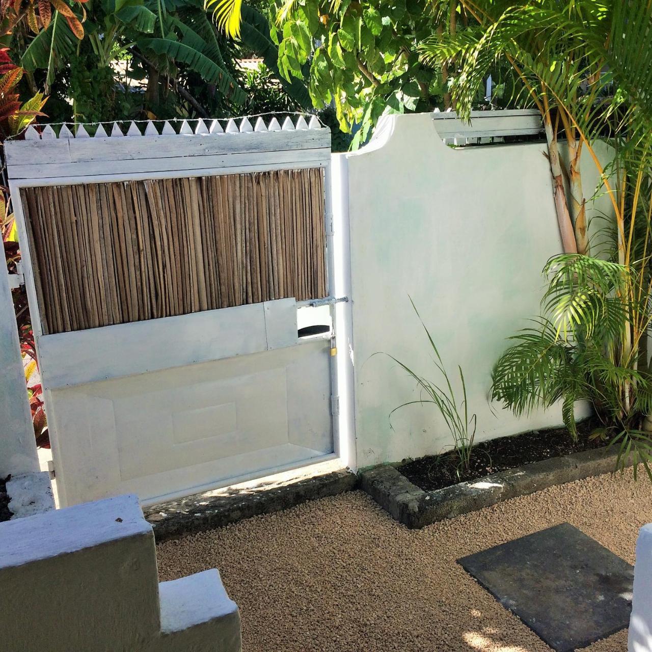 Holiday Surf Lodge Tamarin Dış mekan fotoğraf